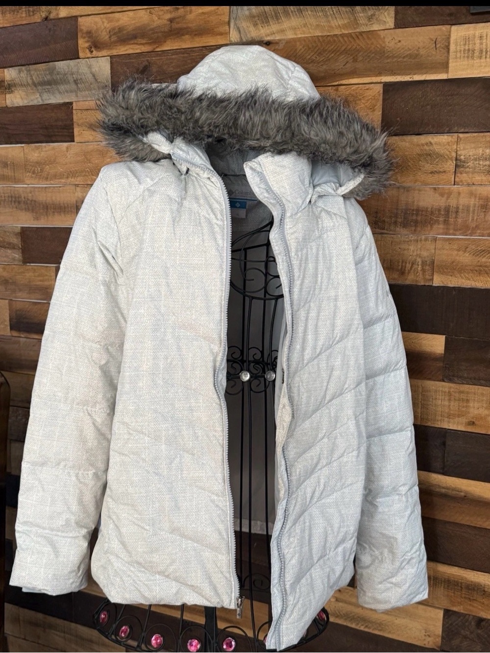 Columbia Light Gray Quilted Puffer Jacket with Faux-Fur Trim - Picture 6 of 6